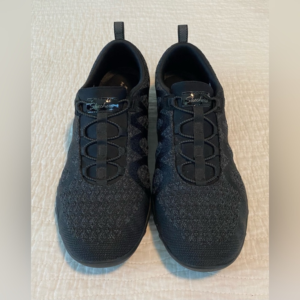 Like new! SKECHERS Breathe Easy INFI-KNITY Relaxed Fit SLIP-ON Sneakers Size 10 - Picture 3 of 13